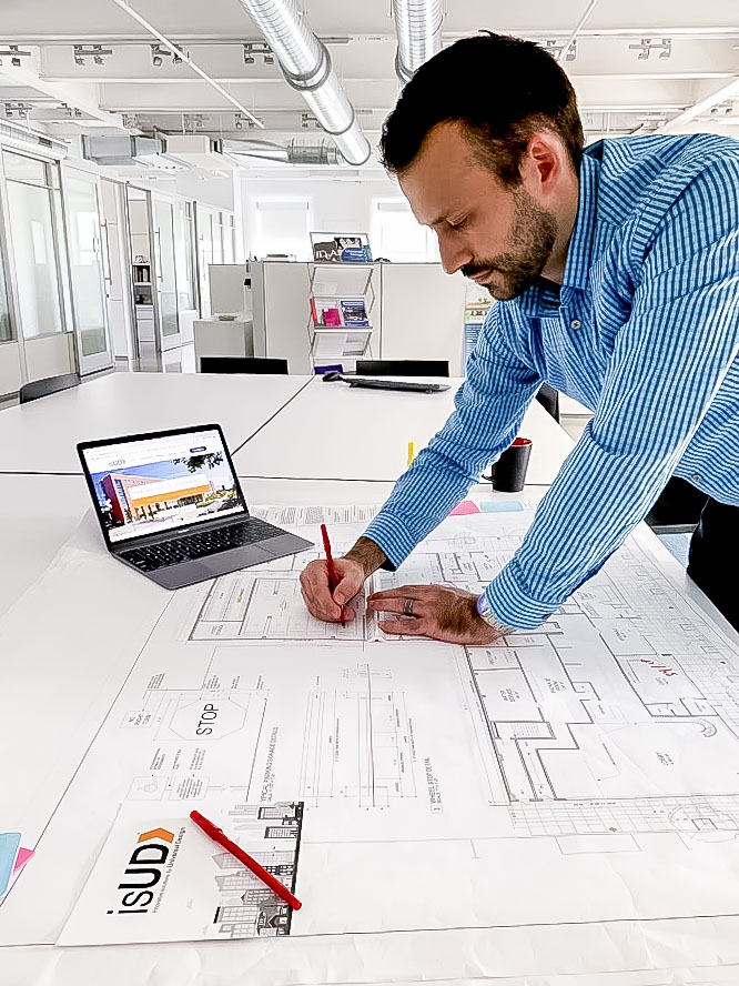 Idea Center employee using isud